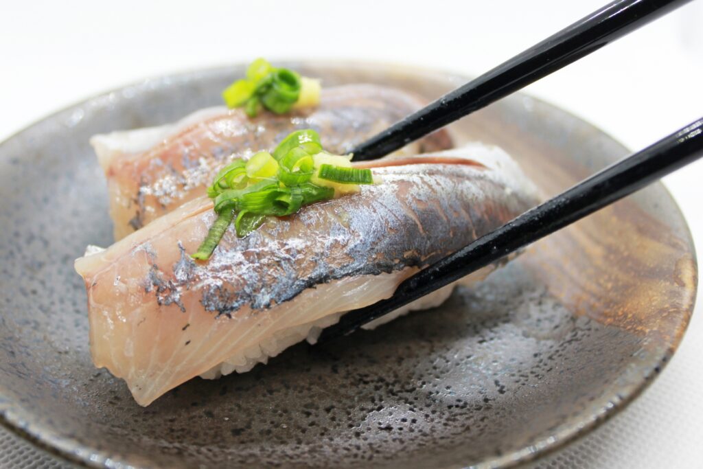 新鮮な養殖マアジの寿司のイメージ画像